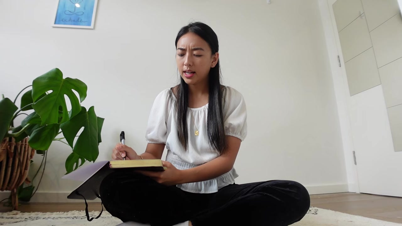 The Essence of Mindfulness: Not Clearing Thoughts but Noticing and Returning